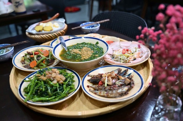 Tiệm Cơm Nhà Nia - Cơm Dĩa, Cơm Mẹt & Phá Lấu Bò - 15 Hoàng Hiệp