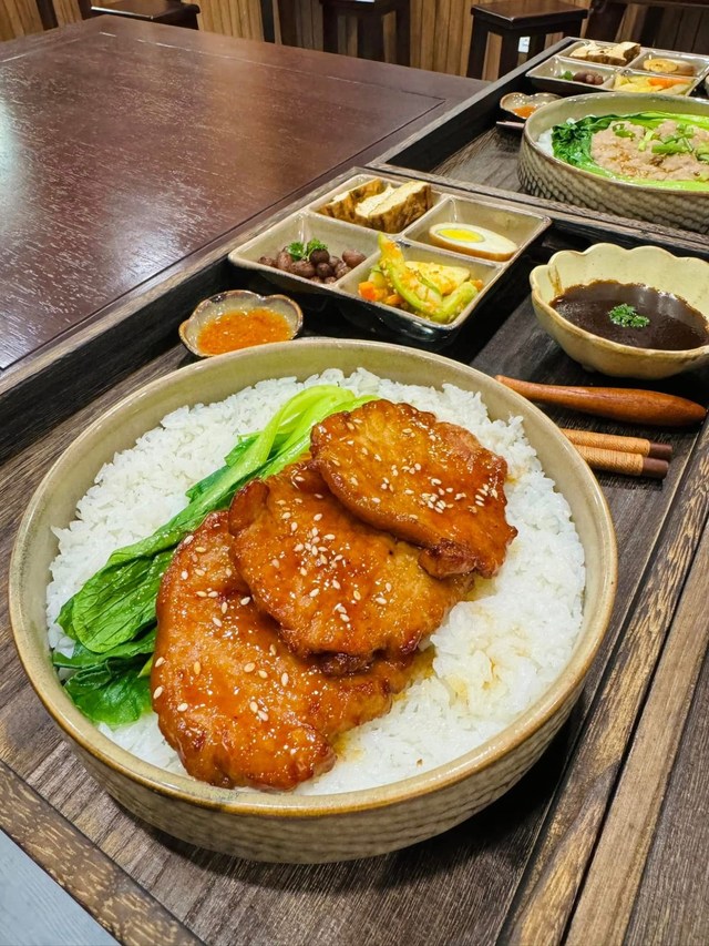 Lao Lu Guan - Quán Kho Xưa