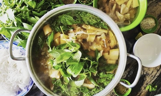 Lẩu Gà Lá É - Định Hoà