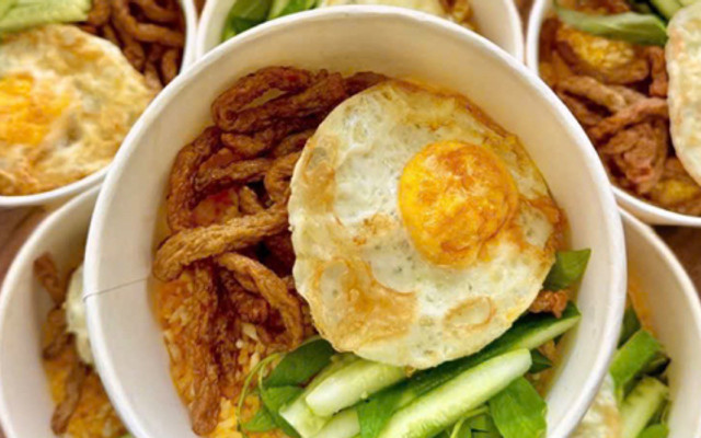 Bánh Mì Chả Cá Ốp La & Cơm Chiên Chả Mực - Bánh Mì Má Hải - Đường Số 49