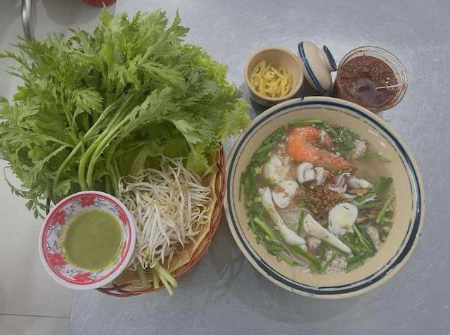 Hủ Tiếu Mực & Cháo Hàu Tuấn Anh - Lê Thị Hồng