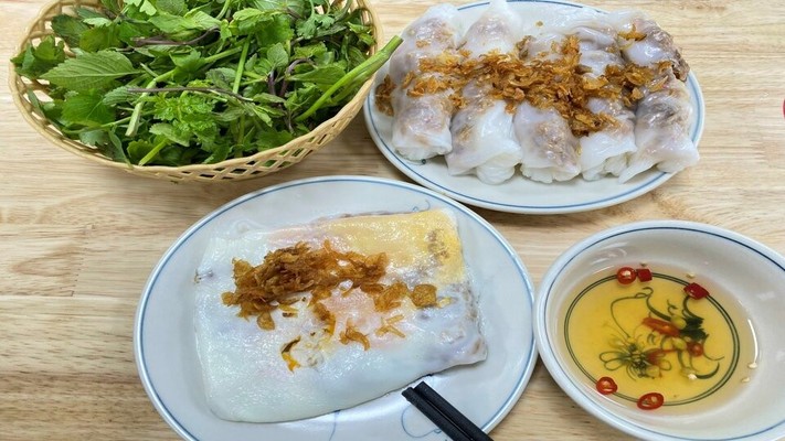 Bánh Cuốn & Gà Tần - 160 Đội Cấn