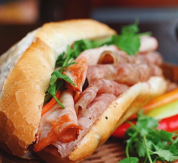 Bánh Mì Ô Môi - Bánh Mì Jambon Long Khánh - 92C Hai Bà Trưng