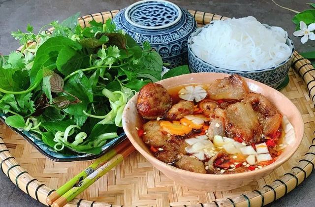 BÚN CHẢ LAN ANH - BÚN CHẢ THỊT NƯỚNG NAM ĐỊNH - KHU TẬP THỂ VĨNH PHÚC