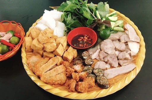 Trang - Bún Đậu Mắm Tôm - 311 Thiên Lôi