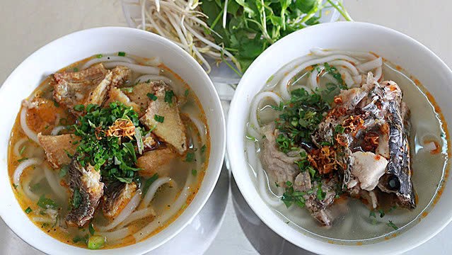 Miền Trung Quán - Bánh Canh Cá Lóc & Miến Gà - Đường 30 Tháng 4