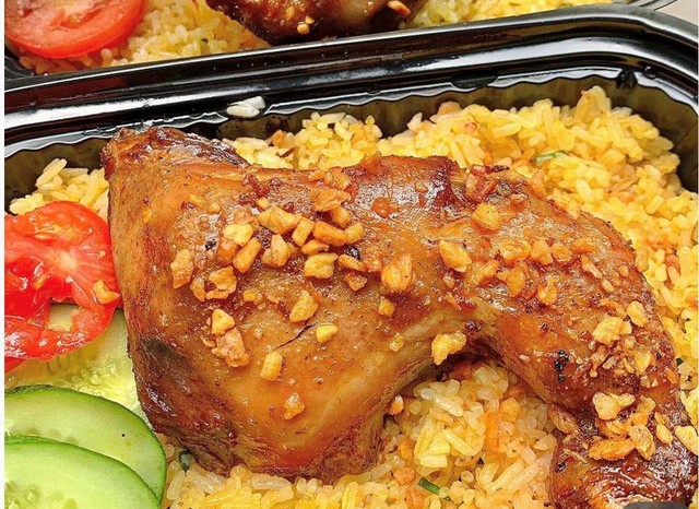 Cơm Gà Xối Mỡ 668 - Ngã Ba Phú Đôn