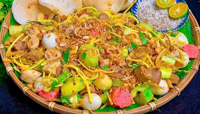 Ăn Vặt Tiên Tiên - Chân Gà, Tré Trộn & Cá Viên Chiên Mắm - 93 Tôn Thất Dương Kỵ