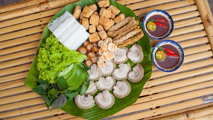 Famisushi Bún Đậu & Bánh Đúc Nóng - Tịnh Tâm