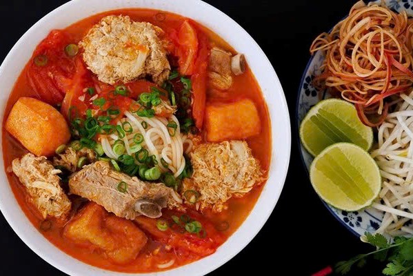 Bún Riêu Ngọc Trinh - Cơm Trưa, Bò Né & Nước Mía - Ngô Quyền