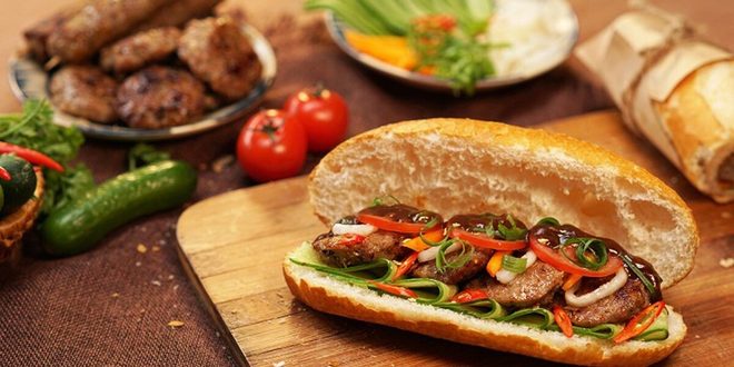 Bánh Mì Gà Xé Bà Péo