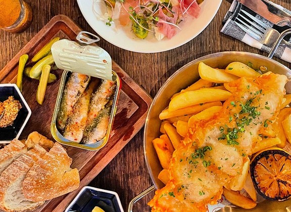 Mad Wine Bar & Eatery Saigon - Xuân Thuỷ