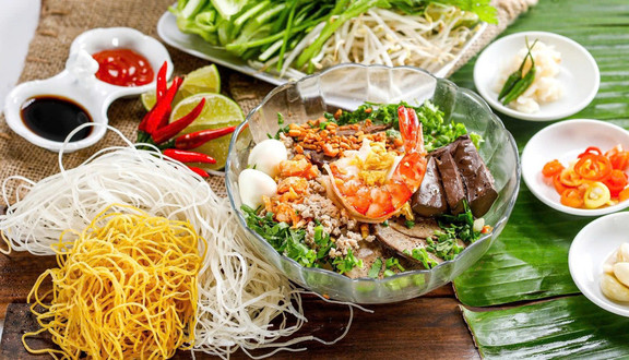 Hủ Tiếu Nam Vang, Bò Kho & Cơm Gà Nướng Mật Ong - Cô Trang