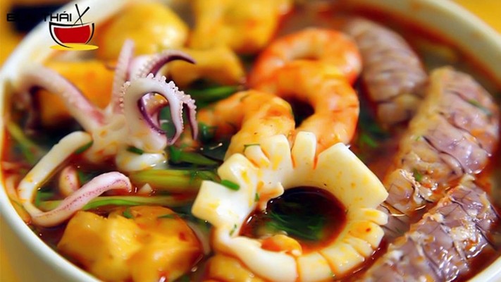 Lẩu Moon - 166C Đội Cấn