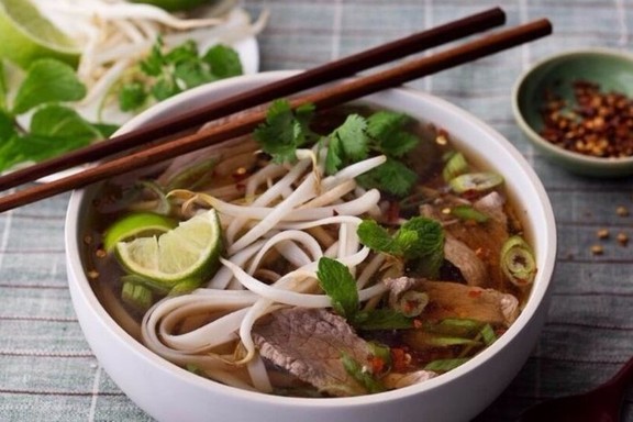 Phở Bò Tái, Nạm Gầu & Sốt Vang - Phở Tuấn Chuyên Phở Bò Tái