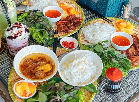 Tiệm 1990 - Bún Chả Hà Nội, Súp Lươn Nghệ An & Cà Phê