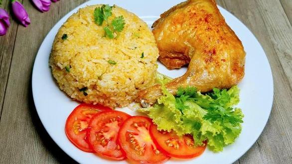 Cơm Gà Xối Mỡ Yến Trang - 70 Đường Số 10