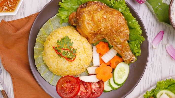 Cơm Gà Ngon Số 1 - Bếp Nhà Quyên - 638 Trường Sa