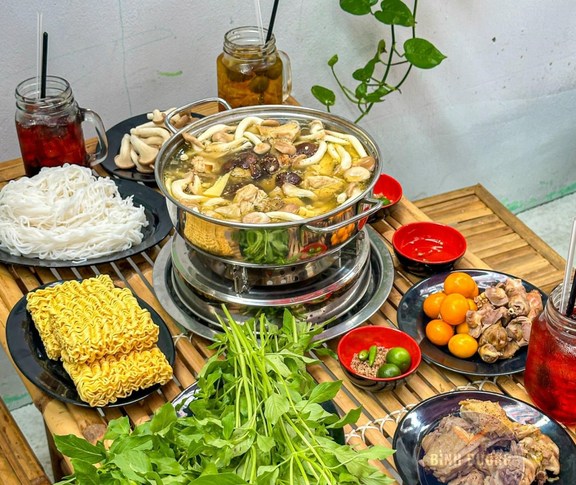 Lẩu Gà Lá É - Húp Lẩu