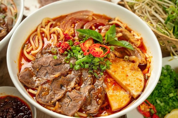 Long Nhi Quán - Bún Bò Huế, Cơm Sườn Cốt Lết & Cơm Gà