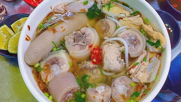 Bánh Canh Đuôi Heo Út Hương - Phan Huy Ích