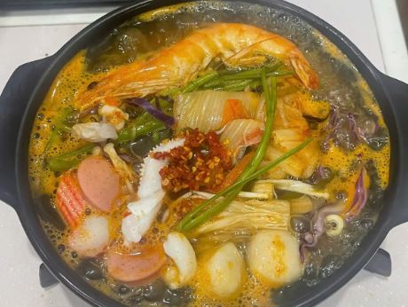 Win Win Food And Drink - Mì Cay, Cơm Trộn & Bò Kho