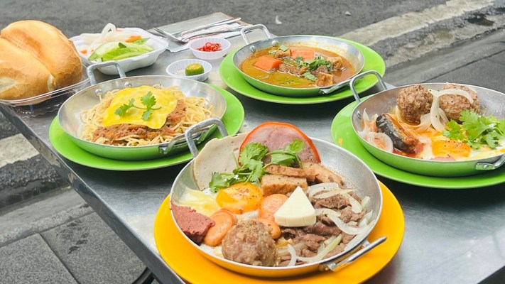 Bánh Mì Chảo Chú Mập - Bánh Mì Chảo, Bò Kho & Xíu Mại