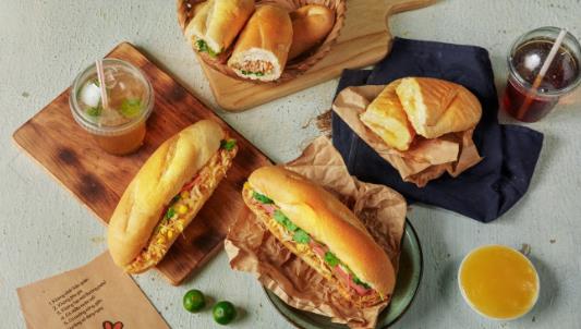 Bánh Mì Vợ Ong Vàng - 137 Trần Phú