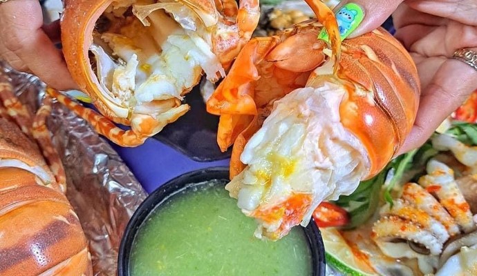 Tôm Hùm Đường Phố BMT - 228 Y Jut