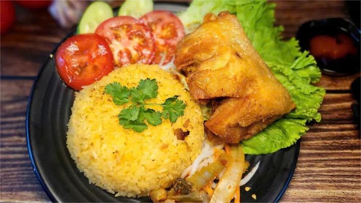 Cơm Gà Xối Mỡ & Mì Trộn Nhi