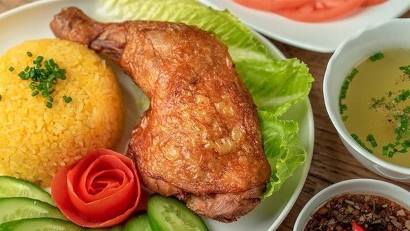 Biếu Ký - Hủ Tiếu Xào, Cơm Gà Xối Mỡ & Gà Ác Tiềm Thuốc Bắc