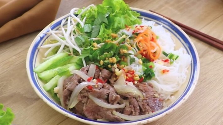Bún Thịt Xào Cô Tiên - Tân Quý