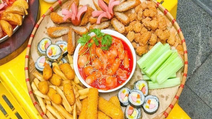 Phee Food - Nem Chua Rán, Bánh Gà & Thịt Xiên - Hoàng Quốc Việt