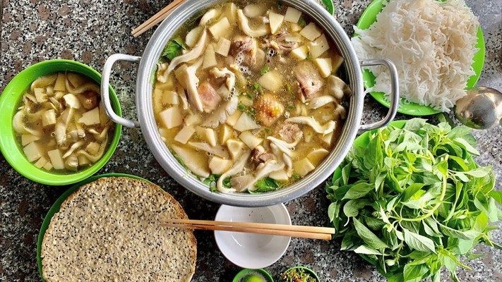 Lẩu Gà Lá É Phú Yên Hội Ngộ 279 - Đường Số 2