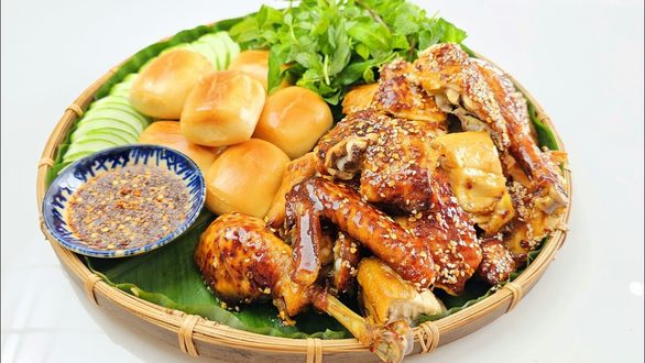 Đức Hùng - Gà Quay, Cơm Lam & Bánh Bao