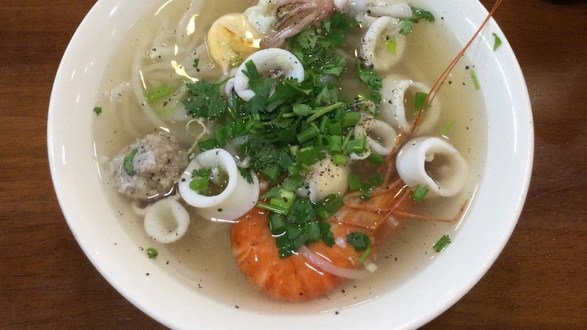 Bánh Canh Tôm Mực CHU - 40 Nguyễn Huệ