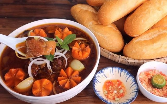 Bún Bò Huế Tứ Quý