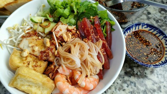 BÚN NƯỚC TƯƠNG - MÌ QUẢNG TRỘN