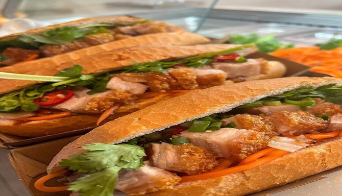 Bánh Mì Heo Quay & Nước Ép Phạm Lan - Phan Đình Phùng