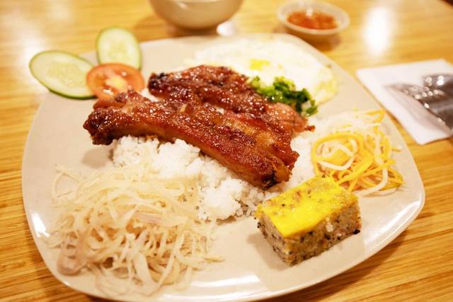 Cơm Tấm & Phèo Nướng Đá - Út Mai