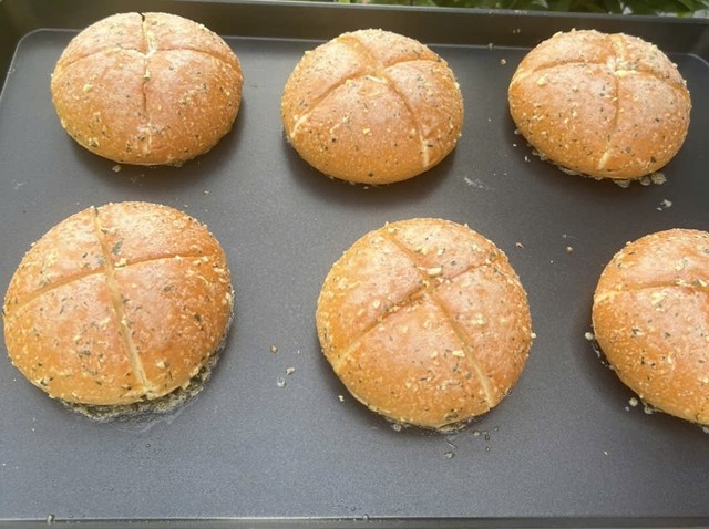 Tiệm Bánh Ngọc Phát - Cách Mạng Tháng 8