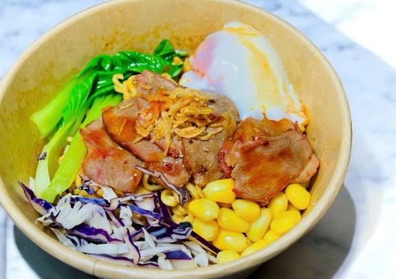 Mì Trộn & Gà Rán - Màu Mè