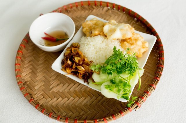 The Moon Coffee - Cà Phê Muối, Xôi & Chả Mực - Nguyễn Hữu Dật