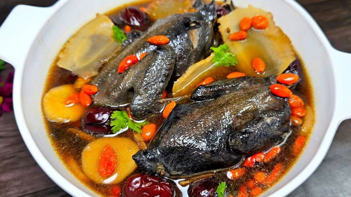 Quán Mẹ Lý Thông - Gà Ác Tiềm Nhân Sâm & Cháo Sườn - Cổng Sau BV Thánh Tâm