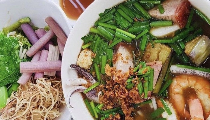 Bún Mắm Bếp Dâu Tây