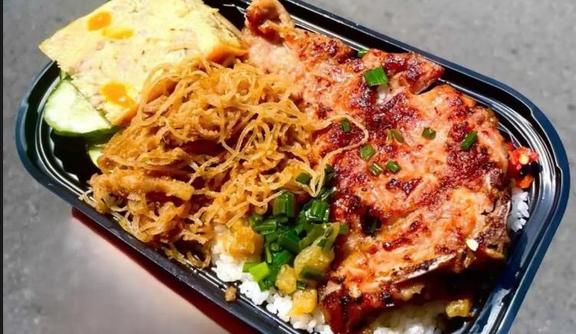 Cơm Sườn Đệ Nhất Mốc 27k