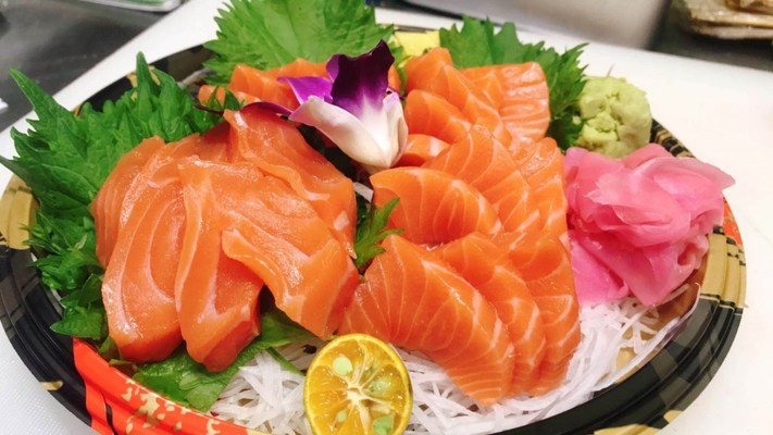 Sashimi Cá Hồi Nauy & Cá Trích Ép Trứng, Món Nhật - Hoà An 1