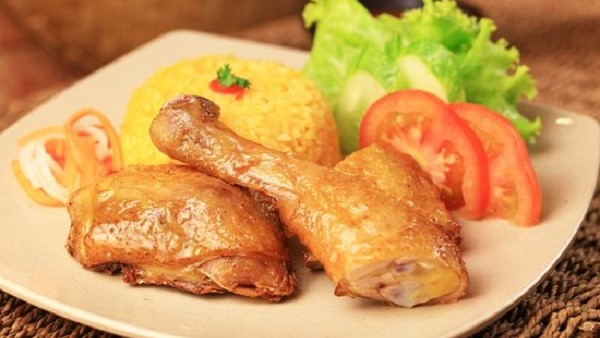 Cơm Gà Chiên Sốt Mắm Tỏi - Phan Văn Trị