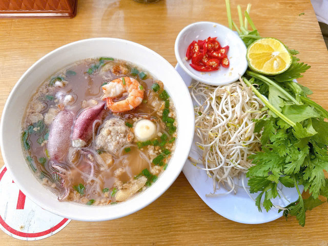 Bánh Canh Hải Sản 72 - Bún Riêu Cua & Hủ Tiếu Mực