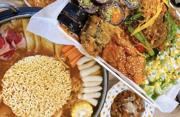 Quán Nhà Mình - Mỳ Cay 7 Cấp Độ, Bánh Mì Chảo & Lẩu Kim Chi